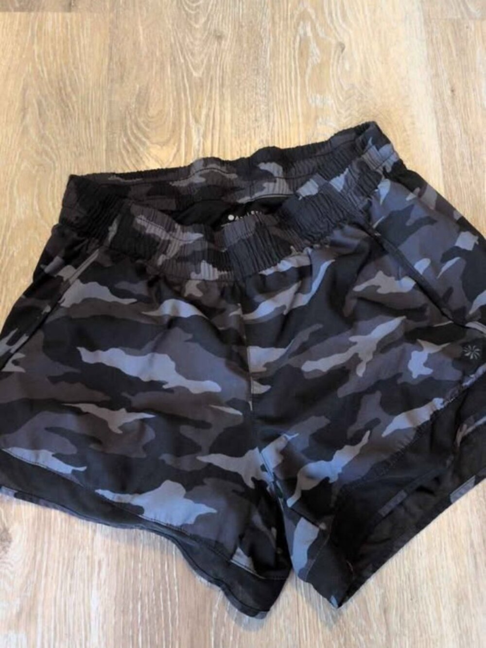 Athleta printed mesh race run short 4" womens small